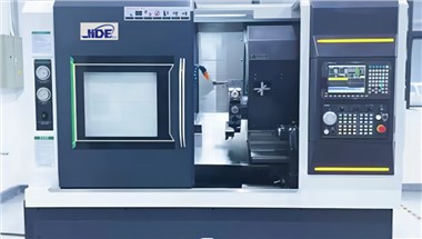 CNC stroj za glodanje i tokarenje